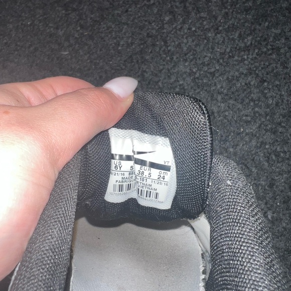 Nike air maxes - Picture 4 of 4